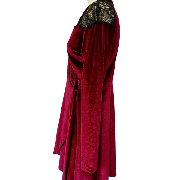 Angie Velvet Wrap Dress with Lace Detail – Burgundy, Size L - Picture 4 of 6